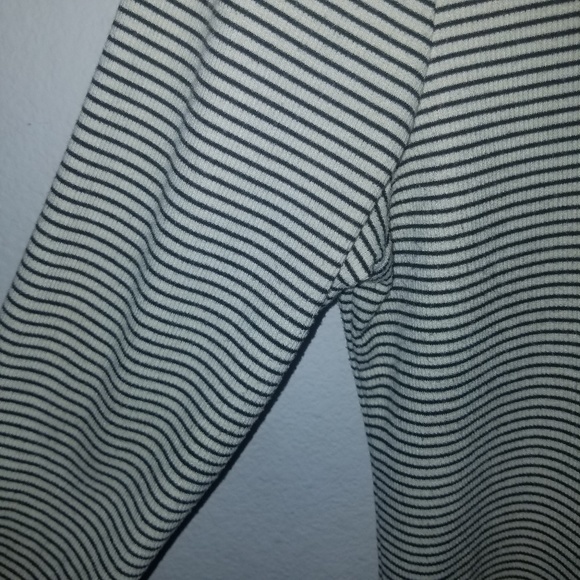 4/$25 Hooded Tunic in Black and Cream - Picture 3 of 4